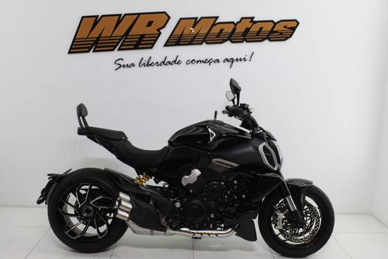 DUCATI DIAVEL V4 